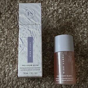 Fenty Beauty Pre-Show Glow Cleanser - Silver and Pink